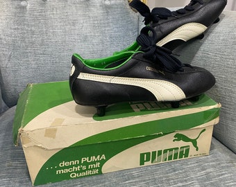 Originale Fußballschuhe der Marke Puma aus den 80er Jahren für Kinder mit Box.