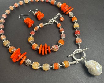 Frosted agate and baroque pearl pendant necklace statement, toggle necklace, handcrafted gemstone jewelry set, unique gift for her.
