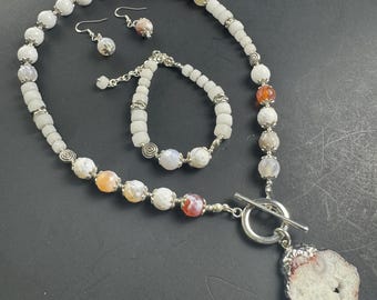 Agate and druzy agate pendant necklace statement, toggle necklace, handcrafted gemstone jewelry set, unique and special gift for her.