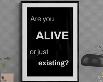 Motiverande väggkonst: Lever du eller existerar du bara? Citat