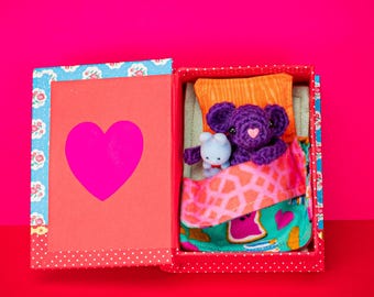 Un pequeño ratón en una casa