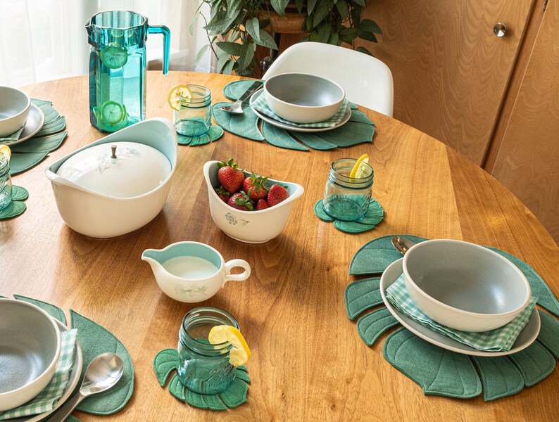 Monstera Leaf reversible table mat placemat centerpiece in image 3