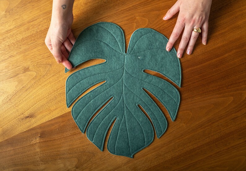 Monstera Leaf reversible table mat placemat centerpiece in image 0
