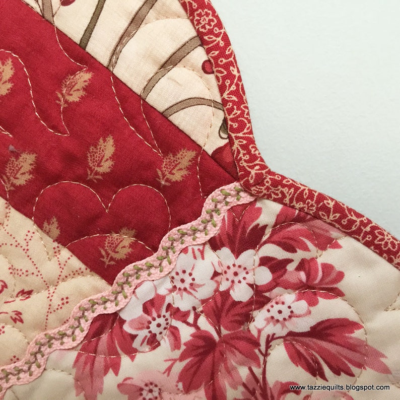 Quilted Table Topper Pattern - Dresden Plate Table Topper - PDF Instant Download Quilt Pattern image 9