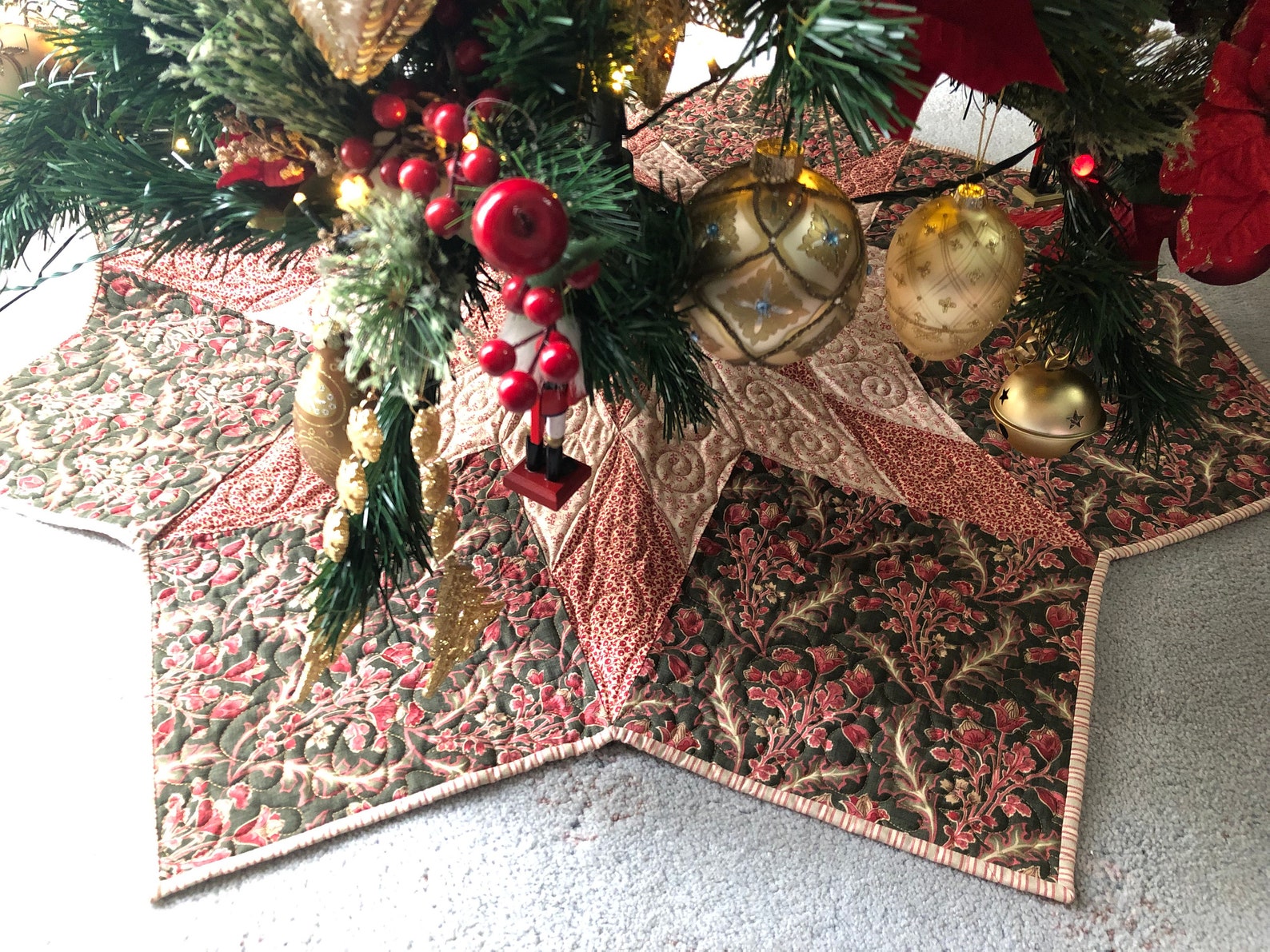 Quilted Christmas Tree Skirt Pattern PDF Original Tree Skirt Pattern