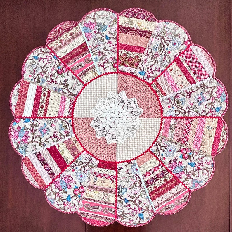 Quilted Table Topper Pattern Dresden Plate Table Topper PDF Instant Download Quilt Pattern image 3