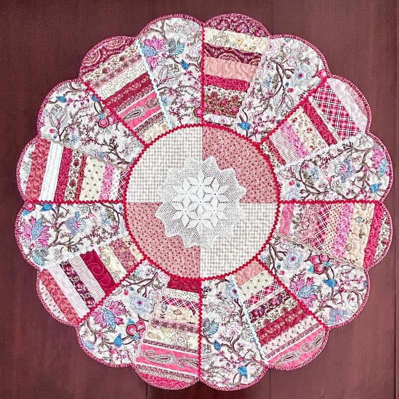 Quilted Table Topper Pattern - Dresden Plate Table Topper - PDF Instant Download Quilt Pattern image 4