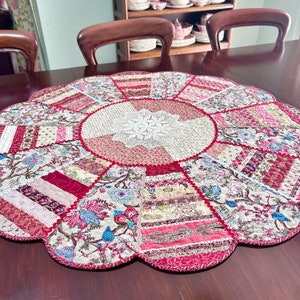 Quilted Table Topper Pattern Dresden Plate Table Topper PDF Instant Download Quilt Pattern image 2