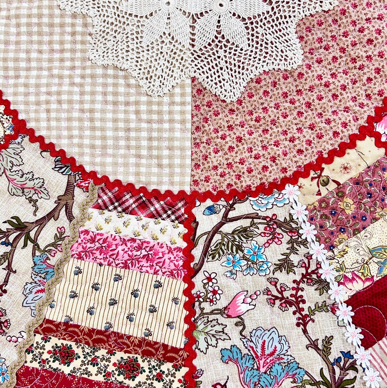 Quilted Table Topper Pattern - Dresden Plate Table Topper - PDF Instant Download Quilt Pattern image 5