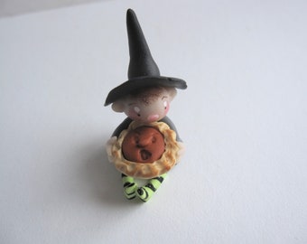 Figurine de petite sorcière