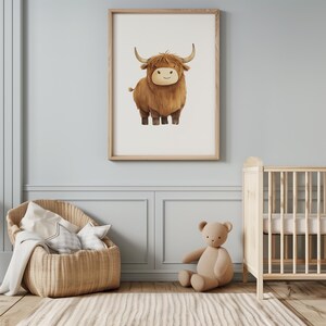 Peut inclure: Une illustration aquarelle d'une vache Highland brune avec un visage blanc et des cornes. La vache est debout sur un fond blanc.