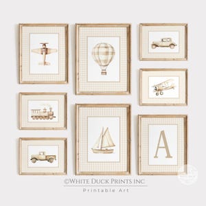 Arte de pared para habitación de niño, diseño de viaje neutro con iniciales personalizadas, juego de 8 impresiones vintage con nombre de niño, arte de pared personalizado de transporte G10