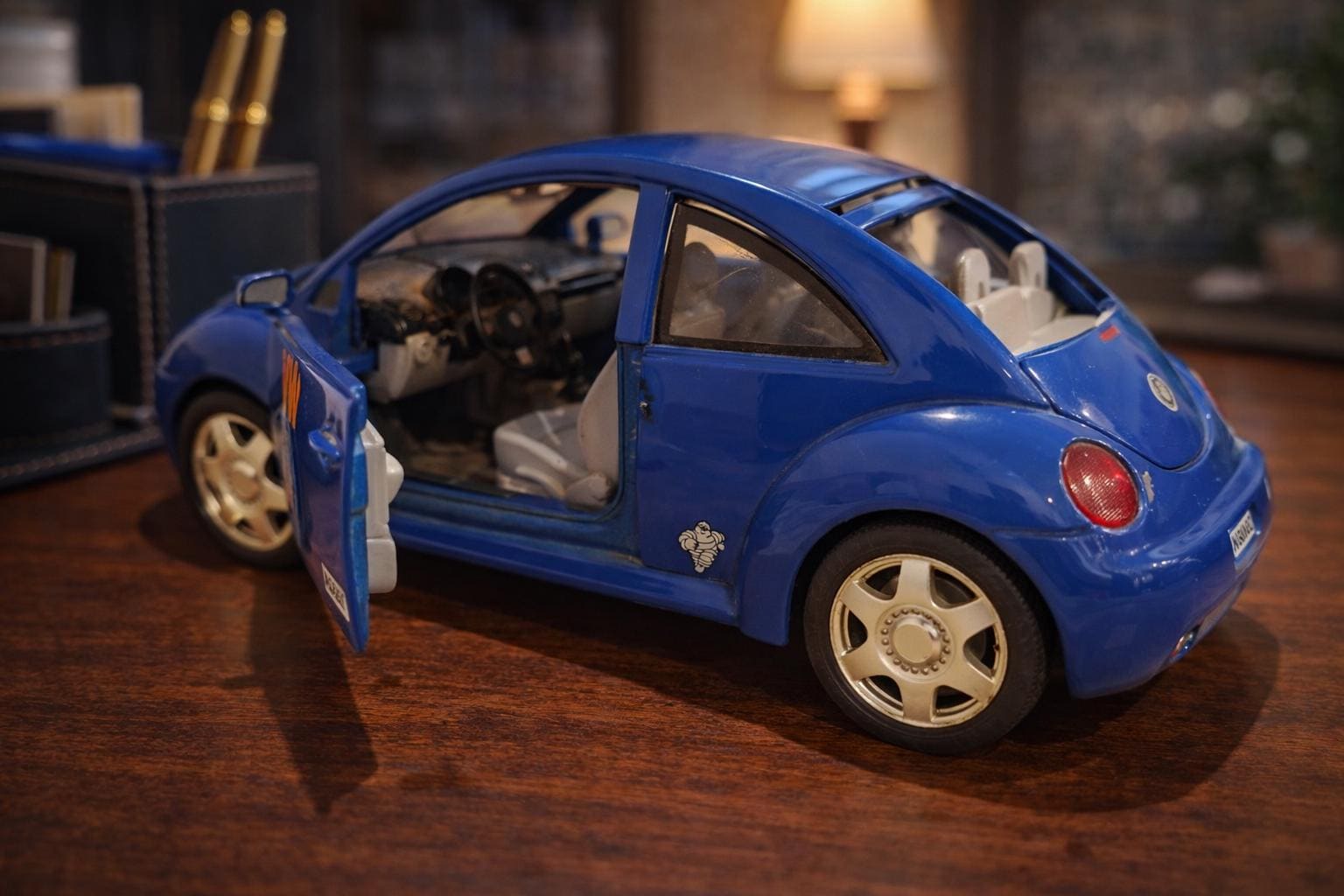 Volkswagen New Beetle 1998 Diecast Model 1:18 Scale – Bburago