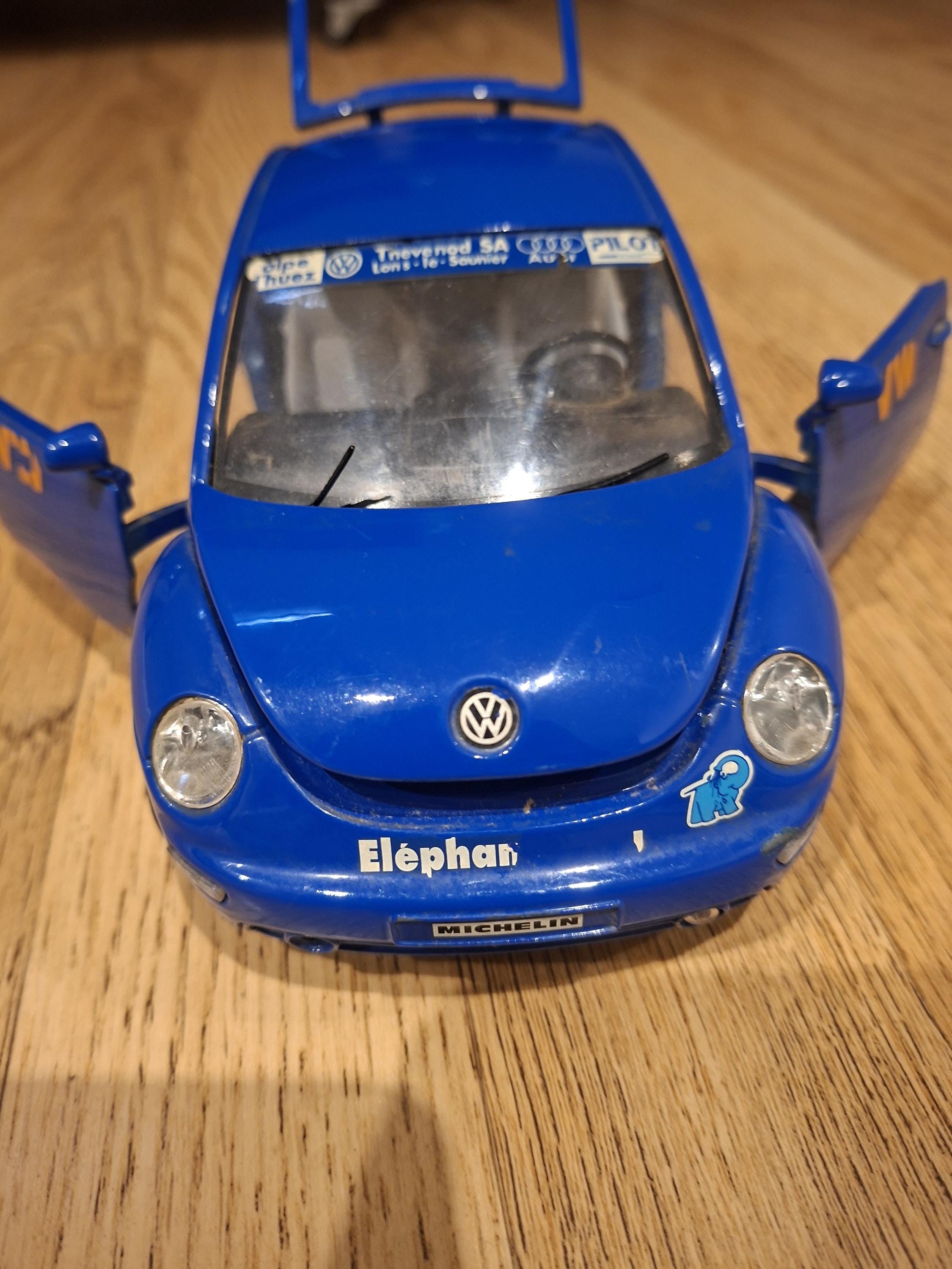 Volkswagen New Beetle 1998 Diecast Model 1:18 Scale – Bburago