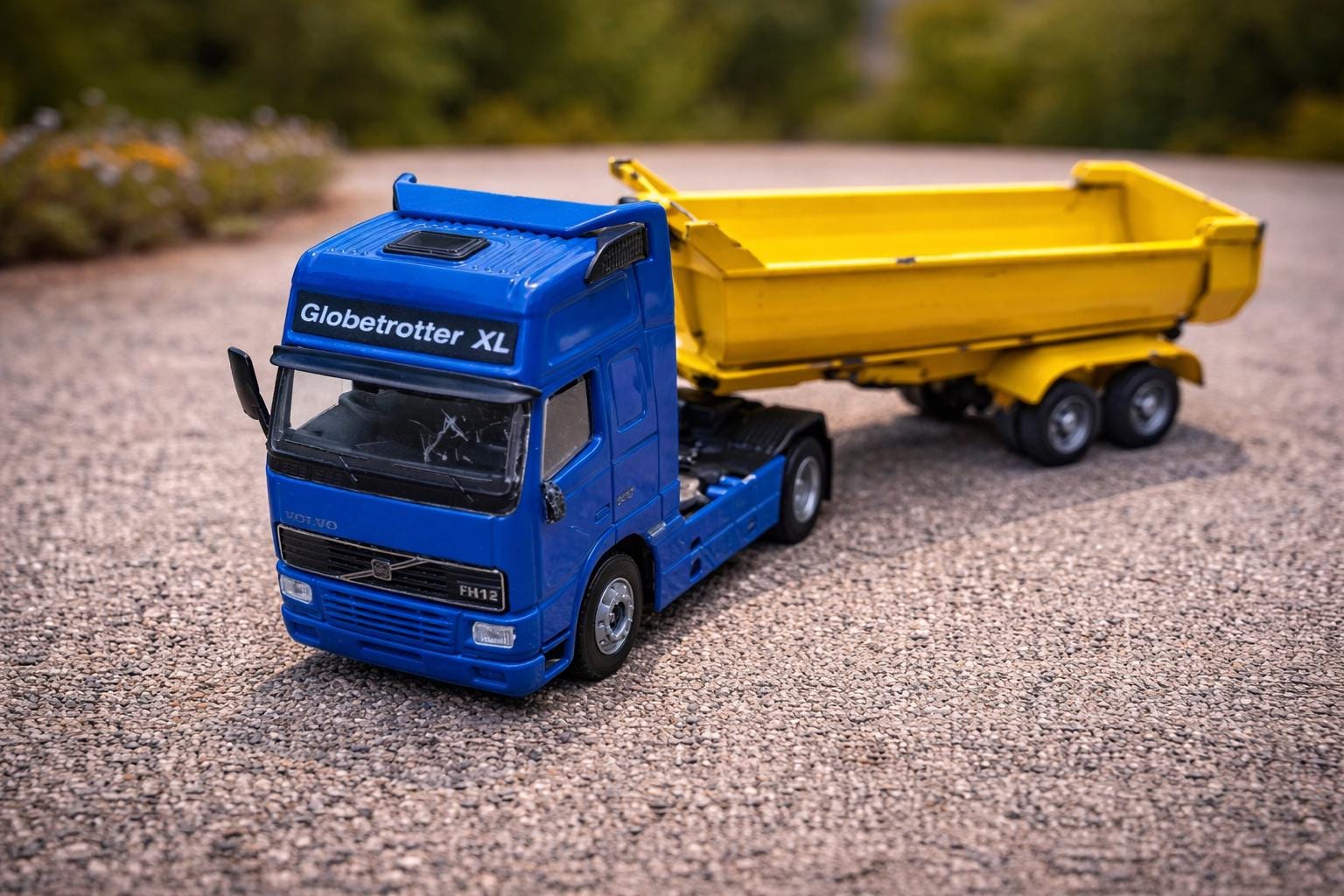 Camion Compact Volvo FH 1/50 Avec Semi-remorque Fourgon – Sans Boîte