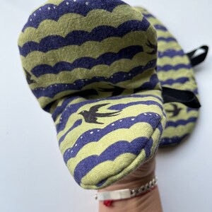 Mini Mitts.. Pot Holders, Small Oven Mitts in Wave & Swallows.. One Pair
