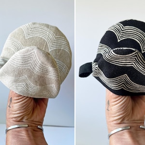 Linen Mini Mitt Pair.. Pot Holders/Oven Gloves.. Waves on Oatmeal