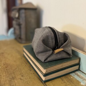Boxy etui.. Hergebruikt wollen pak van micro-pied-de-poule.. tas voor benodigdheden of frivoliteiten