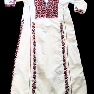 Hand stitched white Palestinian Thobe-Palestinian dress- size M/L-Handmade Palestinian dress-Bedouin dress