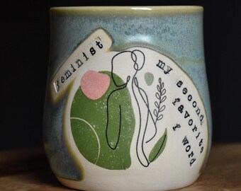 Ręcznie robiony kieliszek do wina – feministyczny / ulubione słowo na F – zielony / ceramiczny kubek / aktywizm feministyczny