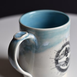 Zwilling Sternzeichen Handgemachte Tasse, Weiß und Blau Bild 3