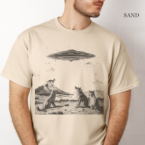 Wolf Ufo Funny Graphic T Shirt, Cool Vintage Style Wolf Shirt, Wolf Lovers Gift Retro 90s Alien Shirt, Unisex Adult Animal Lover Tshirt Gift