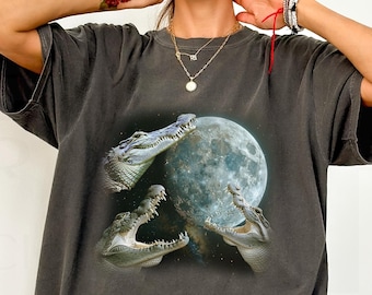 Three Crocodiles Moon Shirt, Comfort Colors Alligator Tshirt, Vintage Retro 90s Shirt Three Lizards T Shirt Oversized Distressed Graphic Tee