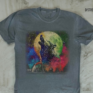 Vintage Wolf 90s Graphic Shirt, 2000s Nature Moon Shirt, Wolf Lovers Retro Tee, Nostalgia Unisex Oversize Tee, Cute Wolf Gift, Washed Shirt