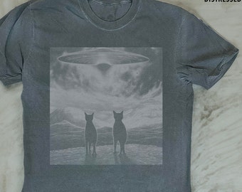 Cat Ufo Funny Graphic T Shirt, Cool Funny Vintage Cat Shirt, Cat Meme T Shirt,  Retro 90s Alien Shirt, Cat Gifts, Cat Lover Tshirt, Weird