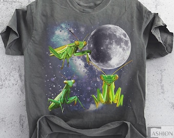 Three Matis Retro Moon T-Shirt, Vintage Praying Mantis Moon Tshirt, Funny Mantis Lover Tee Praying Mantis Shirt insects tshirts Gift for him