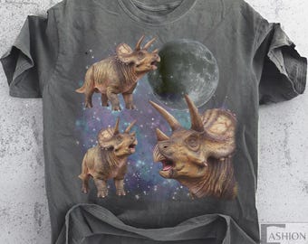 Vintage Jurassic Dinosaur Graphic T-Shirt, 90s Retro Triceratops Shirt Prehistoric Tee Dino Shirt Exotic T-shirt Dino lover Gift funny Shirt