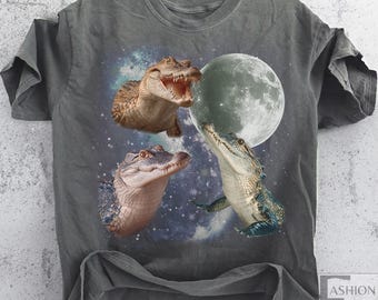 Three Pangolins Vintage Moon T-Shirt Retro Animal Graphic Tee Funny Galaxy Wildlife Shirt Rare Unique Pangolin Lover Gift Top Wildlife Shirt
