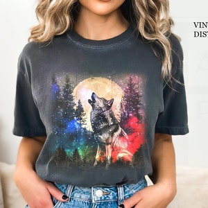Wolf 90s Vintage Graphic Shirt, 2000s Nature Moon Shirt, Wolf Lovers Retro Tee, Nostalgia Unisex Oversize Tee, Cute Wolf Gift, Washed Shirt
