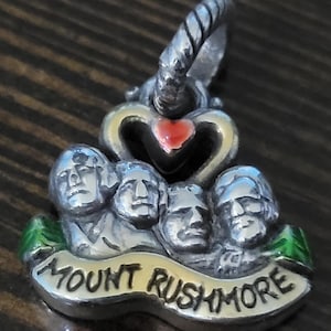 Amuleto del estado de Brighton: joyería de viaje coleccionable imagen 1