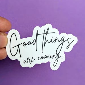 PEGATINA DE VINILO - "Se avecinan cosas buenas" Pegatina resistente al agua Pegatina de motivación Pegatina de autoafirmación Pegatina de autoestima Pegatina de salud mental Pegatina de depresión