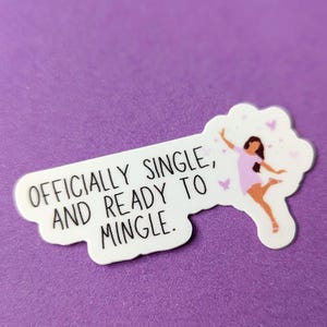 MINI NAKLEJKA WINYLOWA - „Single & Ready to Mingle” Słodka, zabawna, zuchwała naklejka na laptopa, butelkę na wodę, z motywem rozwodu i pewności siebie