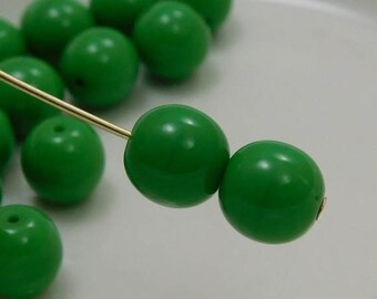 8mm Czech Druk Beads Round Opaque Green (15pk) si-8DK-OpGreen