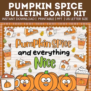 Może przedstawiać: Cyfrowy zestaw na tablicę ogłoszeń z napisem Pumpkin Spice and everything Nice. Projekt zawiera rysunkowe ilustracje dyń, kubków z kawą i kawałków ciasta z imionami na tle białego drewna z pomarańczową obwódką w kratę.