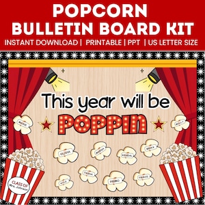 Puede incluir: Un kit imprimible para tablón de anuncios con temática de palomitas, cortinas rojas, focos y gráficos de palomitas. El texto dice "POPCORN BULLETIN BOARD KIT" y "This year will be POPPIN" con piezas de palomitas etiquetadas con nombres.