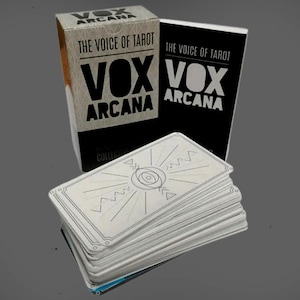La Voz del Tarot Vox Arcana Cards/80 cartas/82 Arcanos/Creado por 82 autores diferentes/Herramienta de adivinación. Diseño original + regalo sorpresa