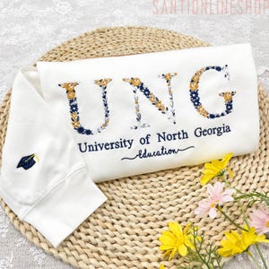 Sudadera universitaria bordada personalizada, sudadera con capucha bordada con letras griegas, camiseta universitaria de secundaria, regalos de graduación para un amigo