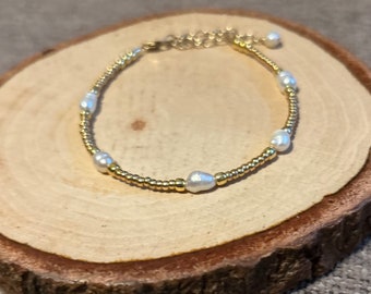 Tiny Miyuki seed beads, Freshwater pearl Bracelet, Stacking bracelet, Boho Bracelet, Minimalist bracelet, adjustable 14K gold filled