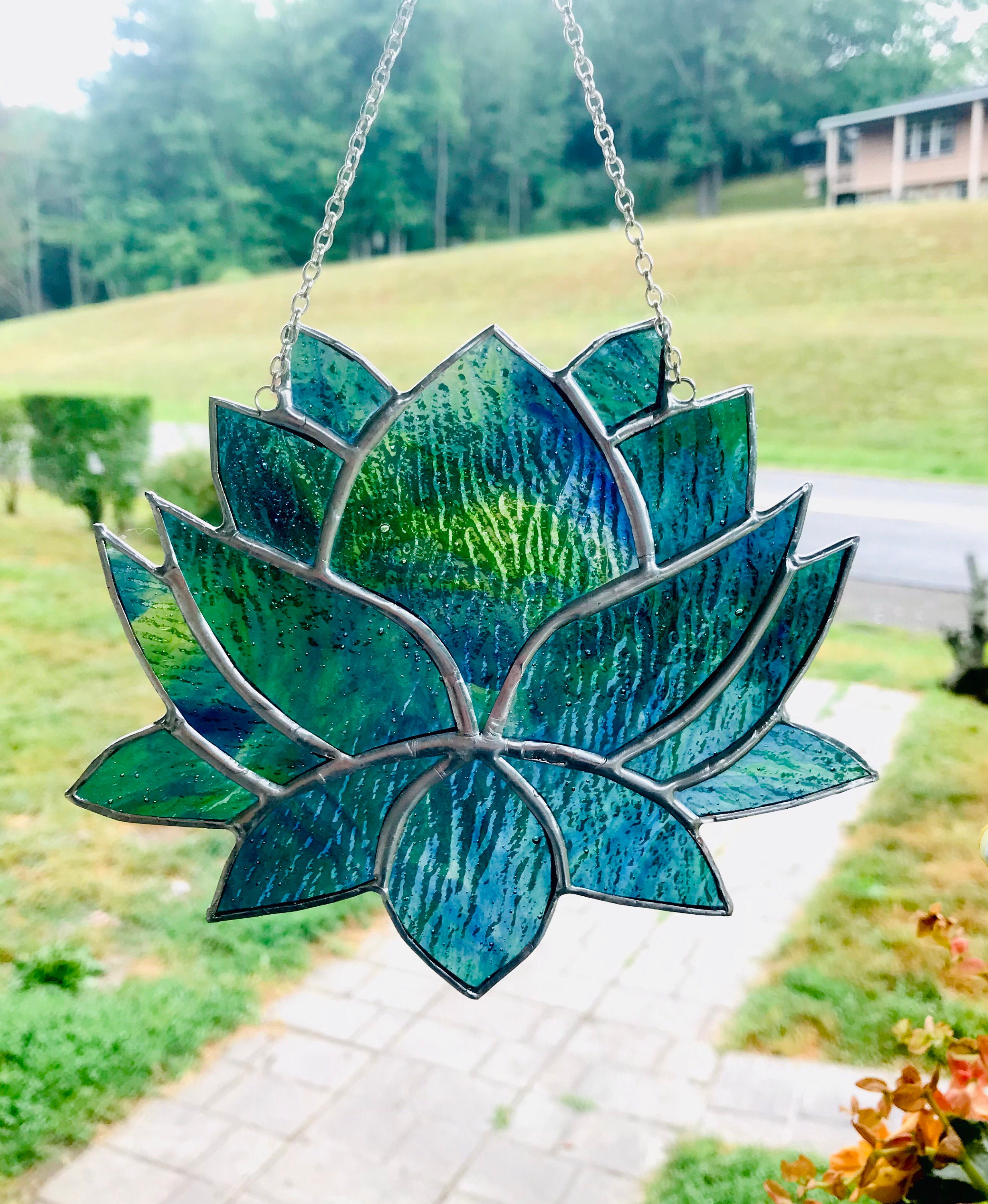 Acchiappasole in vetro colorato a forma di fiore di loto