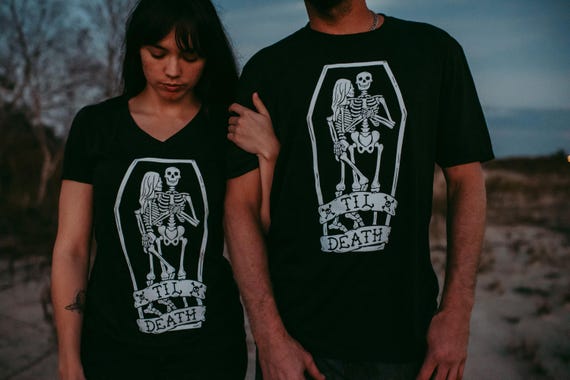 Til Death Skeleton Couple Shirt – Gothic Love Graphic Tee – Halloween Shirt – Anniversary Gift for Her – Vintage Black Couples T-Shirt