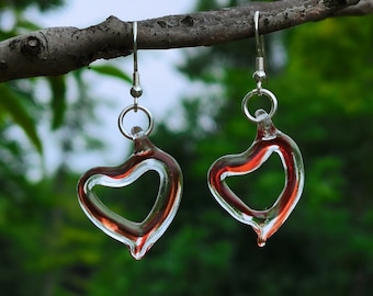 Glas Liebe Herz Ohrringe, Sterling Silber Ohrringe, Lampwork Glas Kunst Herz Tropfen Ohrringe, zierliche Glas Rote Herz Ohrringe, Geschenk für Sie