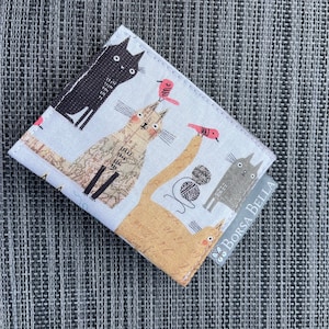Kreditkartenhalter für Damen RFID Geschützter RFID Stoff Brieftasche Kleine Brieftasche - Katze Auf Grauem Stoff