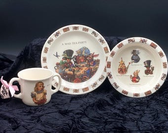 Set di stoviglie vintage di Alice nel Paese delle Meraviglie, modello "Mad Tea Party", 1987, tazza, ciotola, piatto, USA