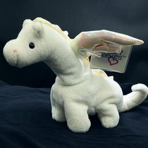 Peluche vintage Ty Magic Dragon Beanie Baby de 1995, en billes de PVC, modèle retiré de la vente, avec étiquettes, de collection.