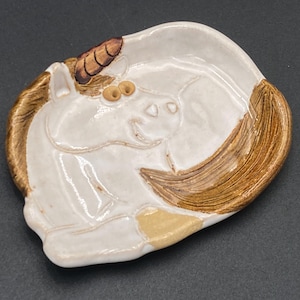Vintage Nishio Einhorn Schmuckstück Teller Studio Keramik signiert California Keramik Pferd Ringhalter