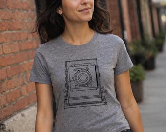 Women's Camera Shirt | Vintage Field Camera Graphic Tee Photographer Gift